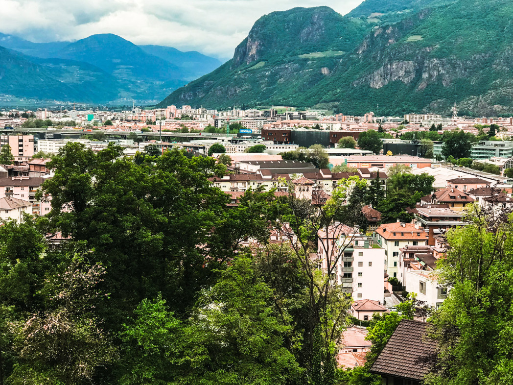 case, alberi, montagne