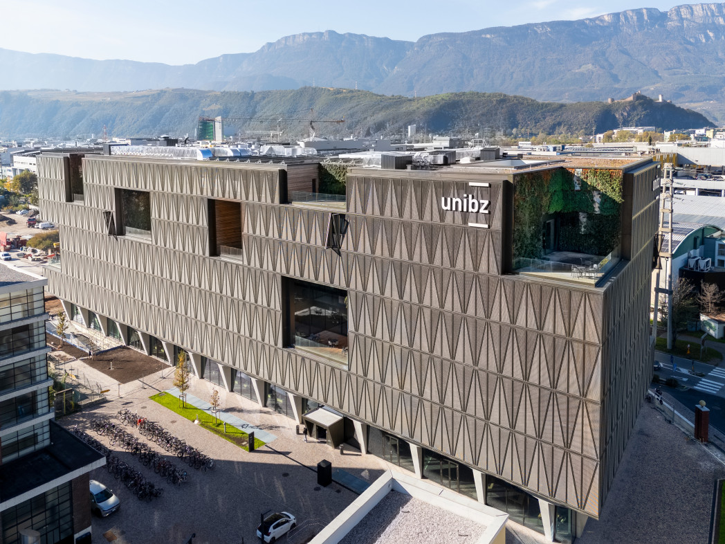 veduta dell'edificio della Facoltà di Ingegneria della Libera Università di Bolzano presso il NOI Techpark di Bolzano