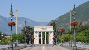 Mostrare l’eredità del fascismo? Il ciclo di seminari di unibz
