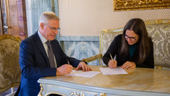 Veeinbarung über Berufspraktika im Regierungskommissariat