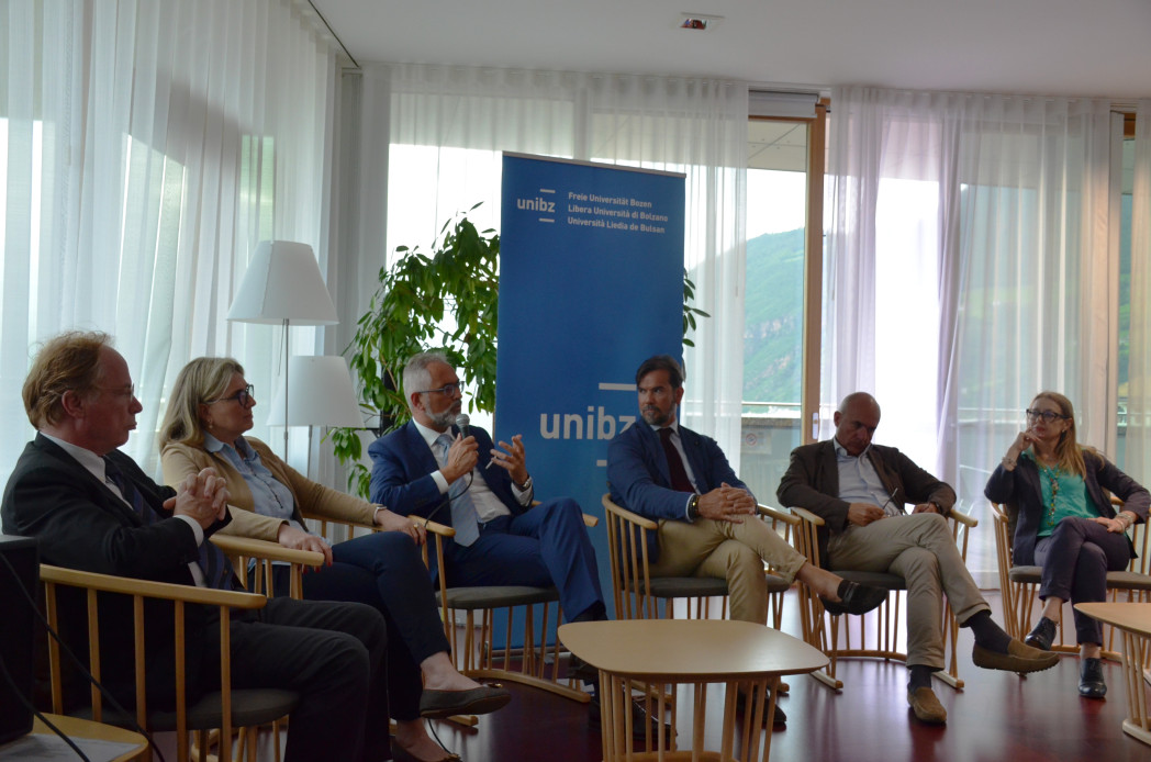 La tavola rotonda con Enrico Bramerini, Monica Devilli, Robert Zampieri, Nicola Grosso, Gianluca Salvatori e Manuela Paulmichl.