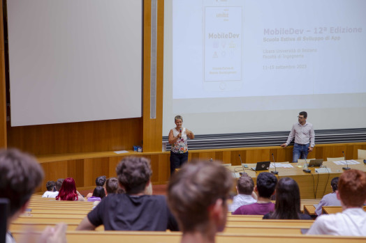 L'accoglienza dei*lle partecipanti a MobileDev 2023 in Aula Magna.