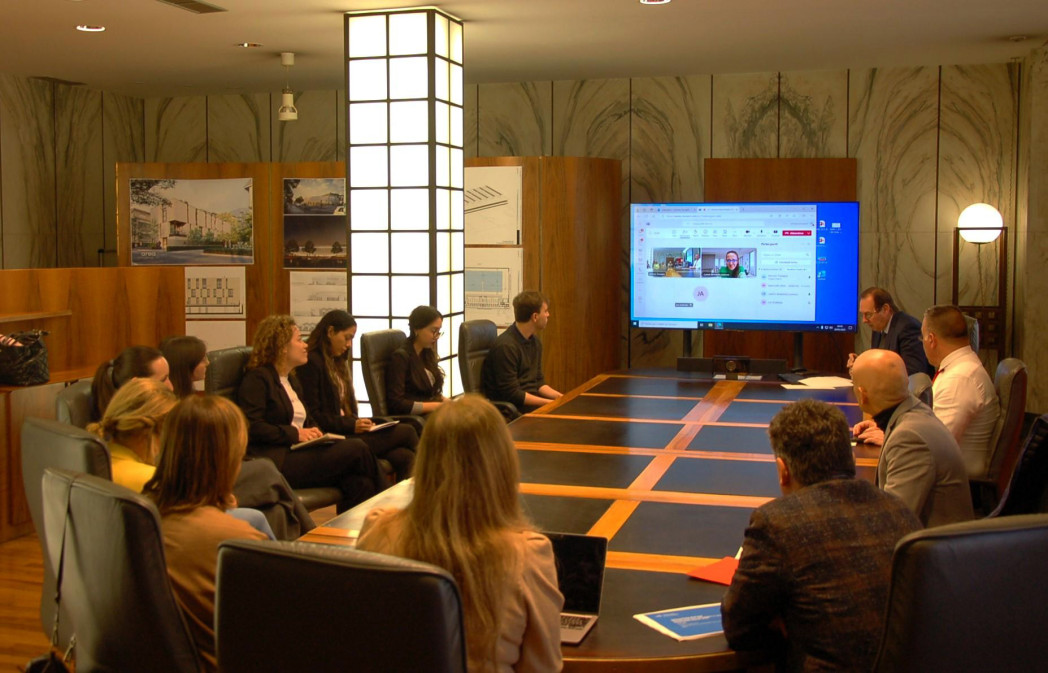 L'incontro degli studenti e studentesse unibz con la Giunta comunale di Bolzano. Foto: Comune di Bolzano