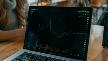 Un’economia globale resiliente tra rischi e innovazione