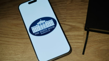 Le democrazie nella tenaglia dei social
