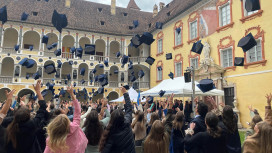 Consegna dei diplomi: Un giorno di festa per 179 laureati di Bressanone