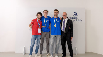 Studierende der unibz bereiten sich auf die Herausforderung in Shanghai vor