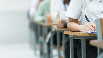 Zugang zum Medizinstudium: die Studie der unibz