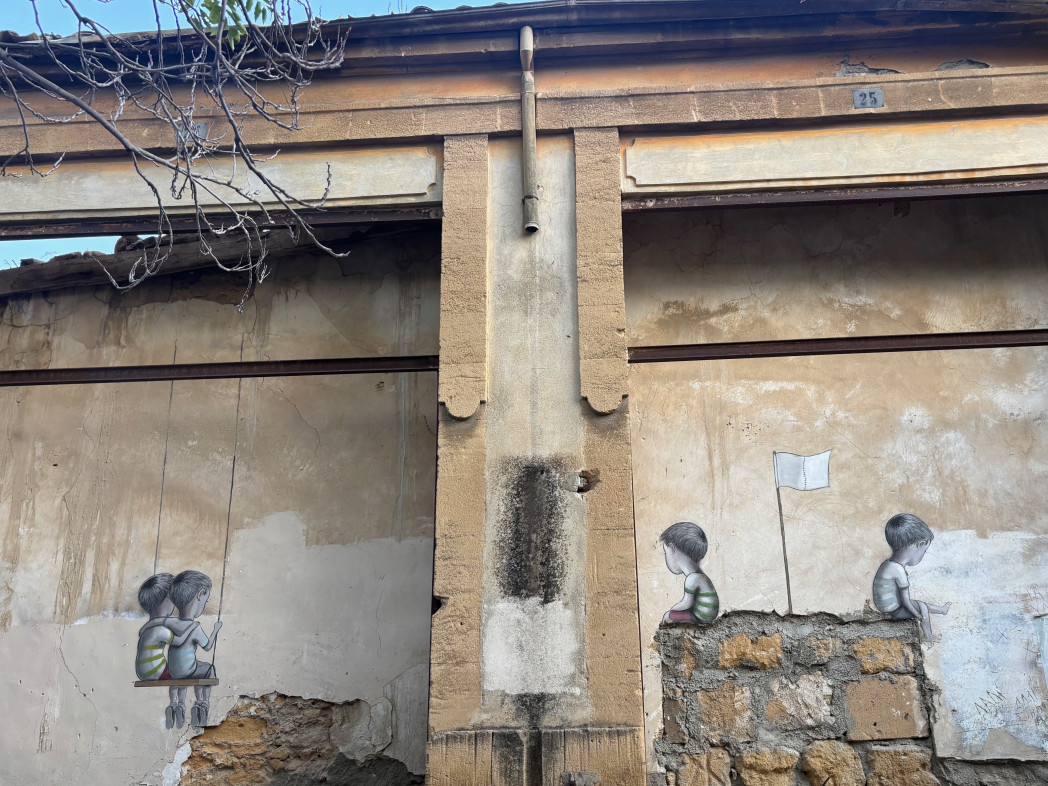 Immagine street art del muro di confine di Nicosia