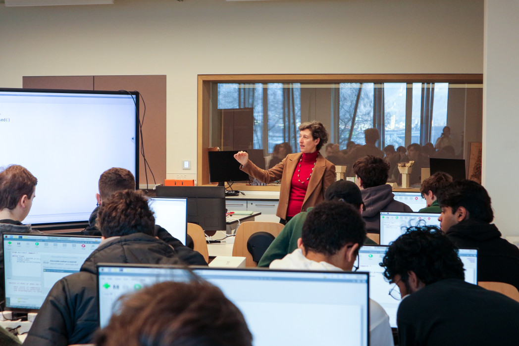 Una lezione dell'iniziativa "unibz STEM school". 