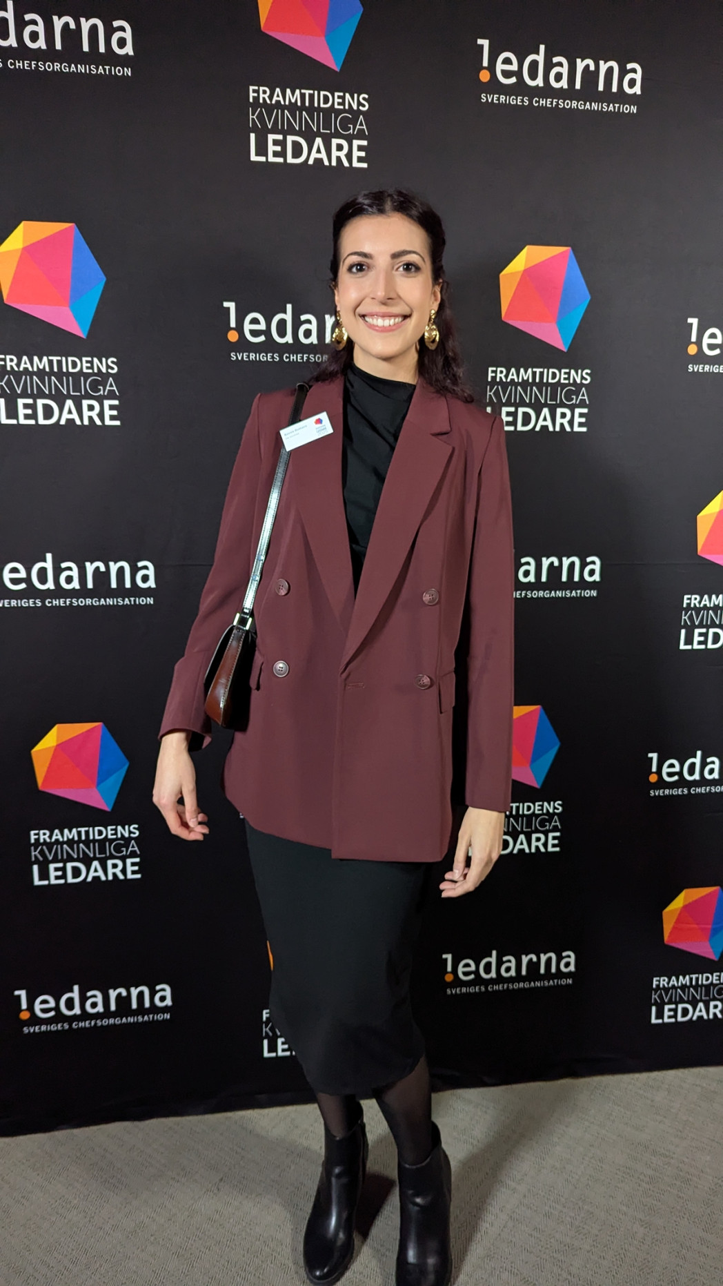 Young woman in front of a panel with logos