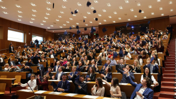 Diplomverleihung: Feier für 359 Absolventinnen und Absolventen der unibz