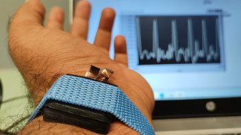 Neuentwicklung im Bereich selbstversorgender Wearables  