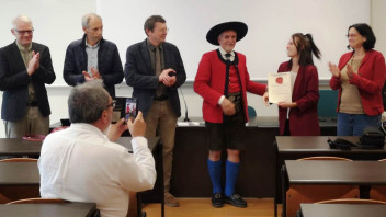 unibz-Absolventin erhält Arthur-F.-Stoffella-Förderpreis 