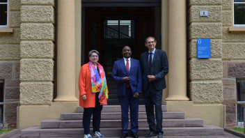 Botschafter von Burundi zu Besuch an der Freien Universität Bozen