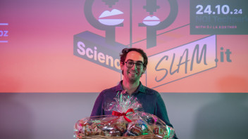 unibz slams: Pietro Postacchini winner at the Bozen-Bolzano Science Slam