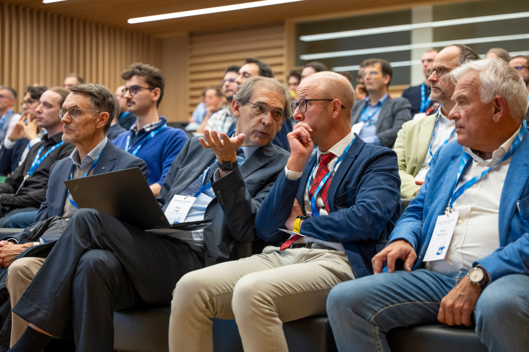 Tante persone siedono nell'Aula Magna durante l'Industry Day 2024