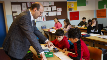 Un nuovo modo di raccontare la scienza. Il progetto AT-NE-ST nelle scuole di Bolzano
